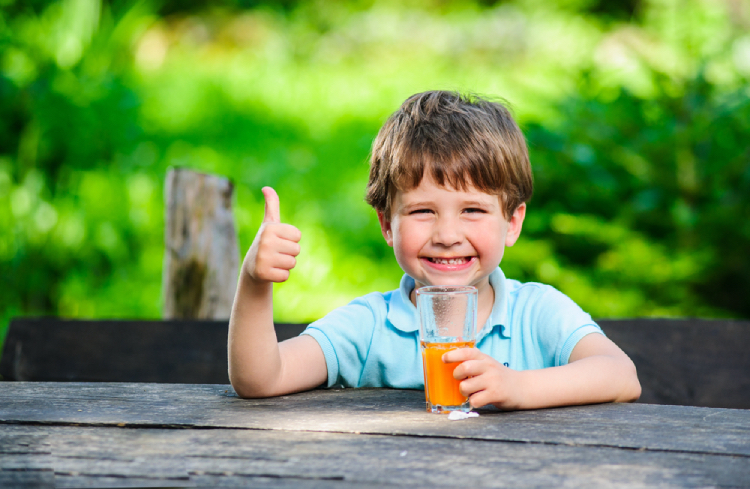瓶装果汁对孩子有益吗?