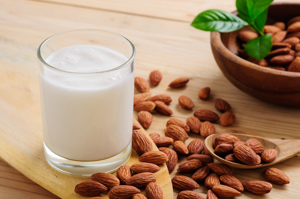 用坚果制作牛奶的9种方法使厌食症婴儿体重迅速增加
