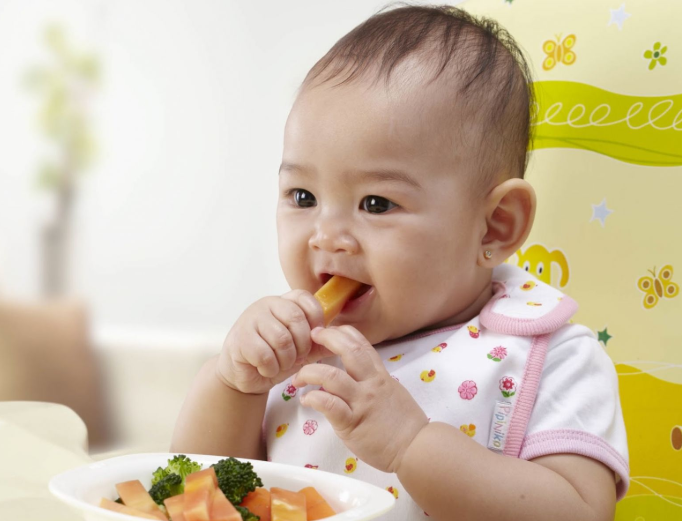 婴儿喂养方法: 何时以及如何?