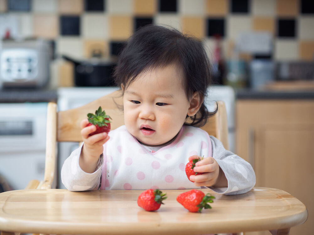 宝宝几个月可以吃草莓?如何安全地喂养婴儿