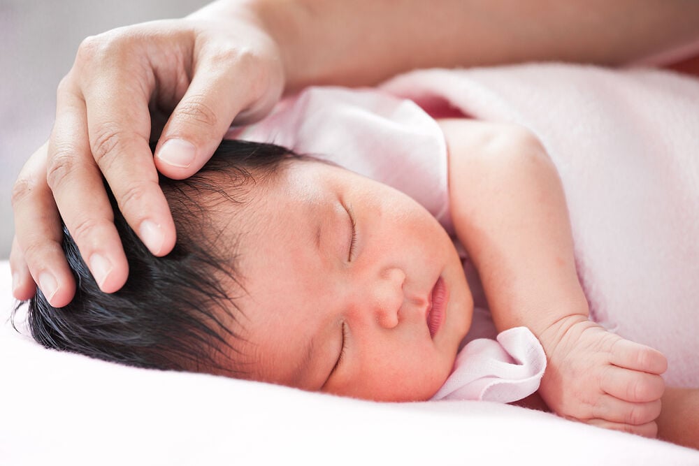 新生儿头上的毛刺是畸形吗?