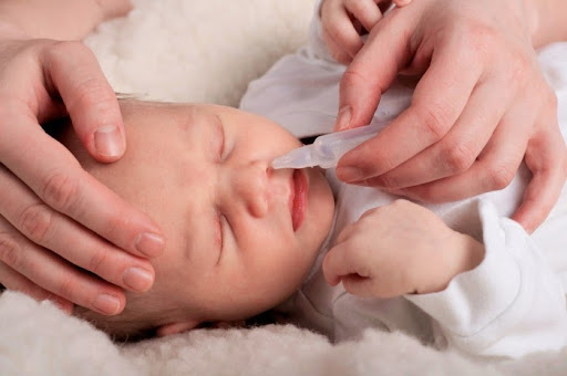如何清洁婴儿的鼻子-立即应用,既简单又有效