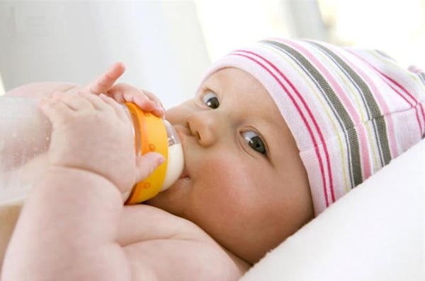 宝宝嘴唇干燥,妈妈需要知道的原因和治疗方法!