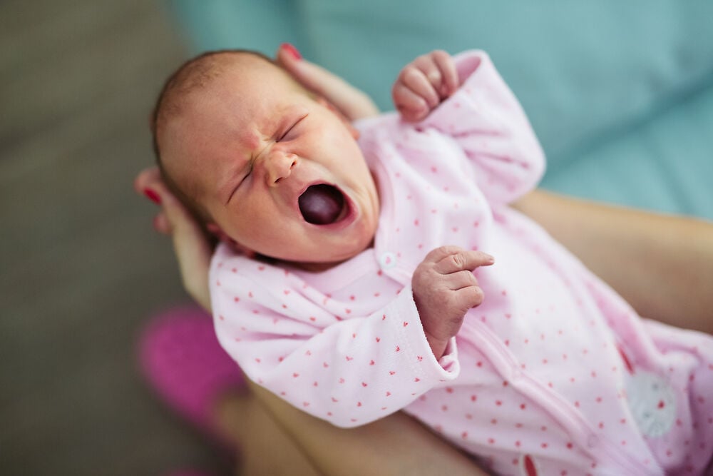 新生儿晚上哭什么时候不正常?如何帮助宝宝睡个好觉