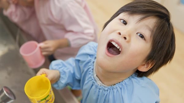 如何治疗儿童牙根出血简单有效妈妈要知道