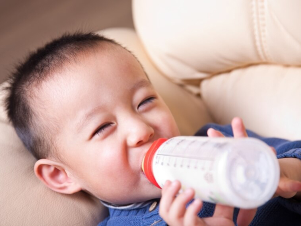 凉爽的牛奶可以帮助婴儿增加体重,如何正确?
