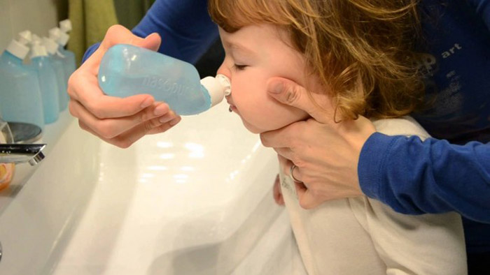 婴儿洗鼻器的类型和正确的洗鼻指南