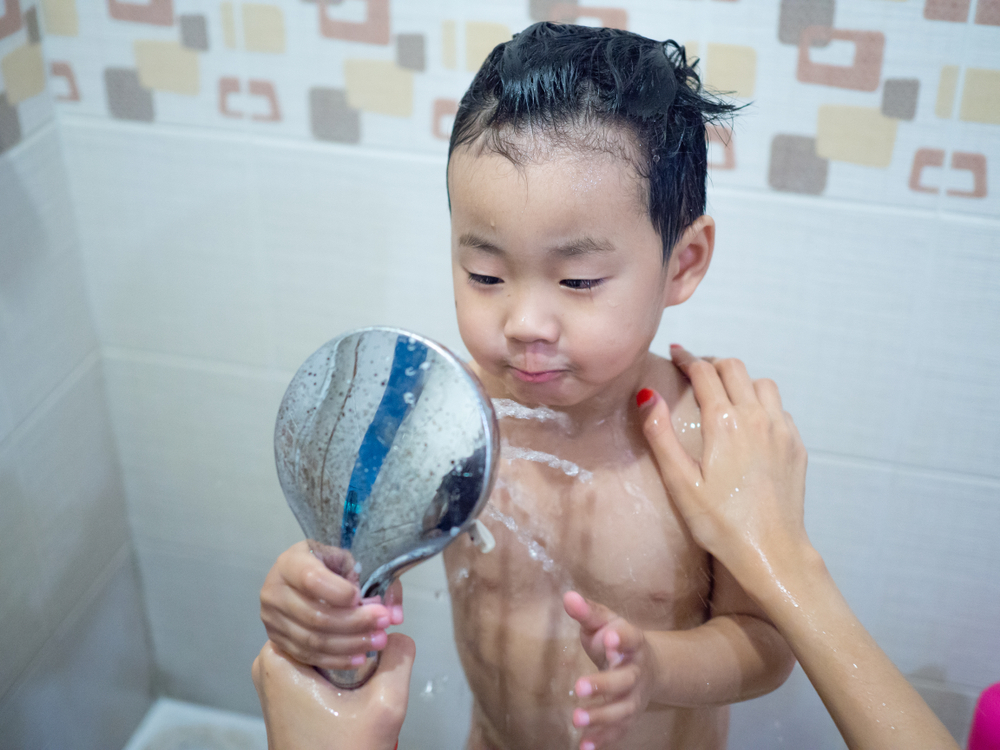 孩子有病毒发烧可以洗澡吗?如何为孩子洗澡