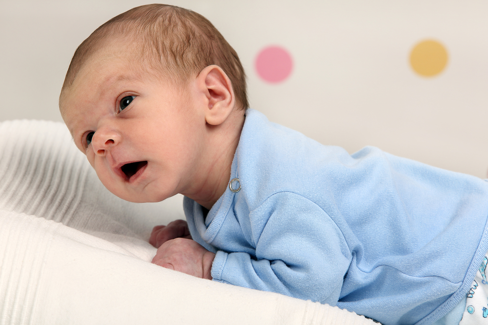 4周大的婴儿: 婴儿的发育和母亲的注意事项
