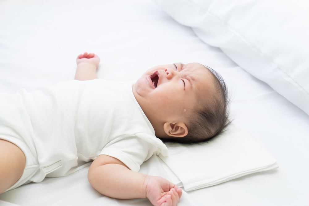新生儿晚上哭什么时候不正常?如何帮助宝宝睡个好觉