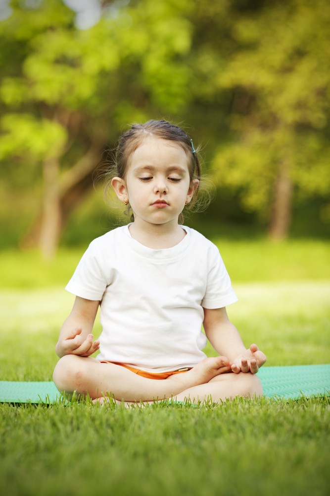 儿童瑜伽: 7个练习,有助于提高婴儿的灵活性和灵活性