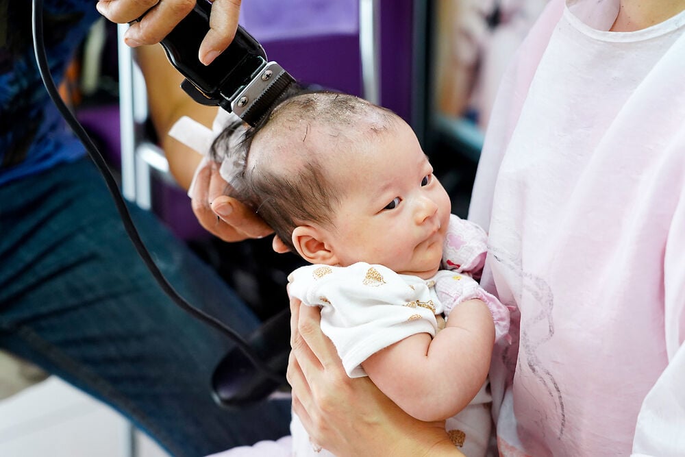 婴儿理发什么时候好?剪头发时的注意事项