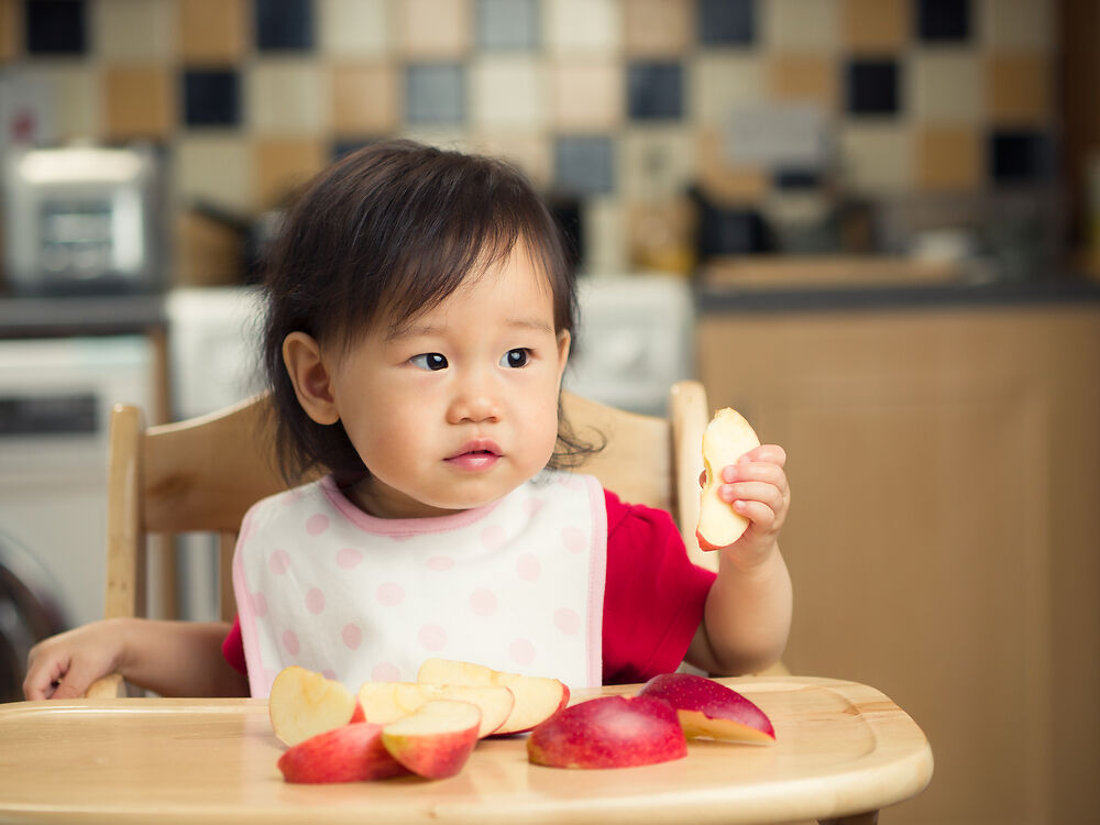 几个月的孩子可以吃水果吗?如何正确饮食?