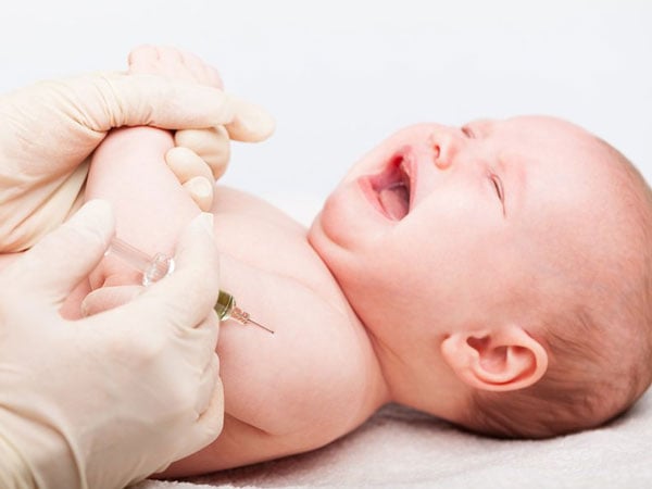 婴儿疫苗接种: 免费或服务疫苗!