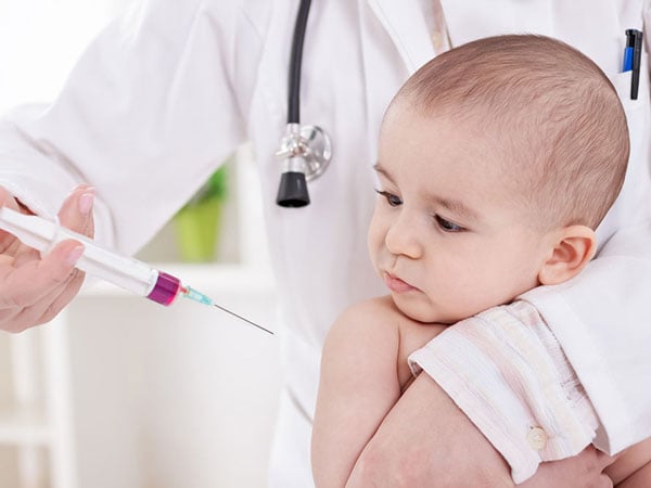 婴儿疫苗接种: 免费或服务疫苗!