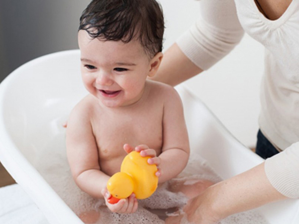 咳嗽流鼻涕的孩子应该每天洗澡吗?
