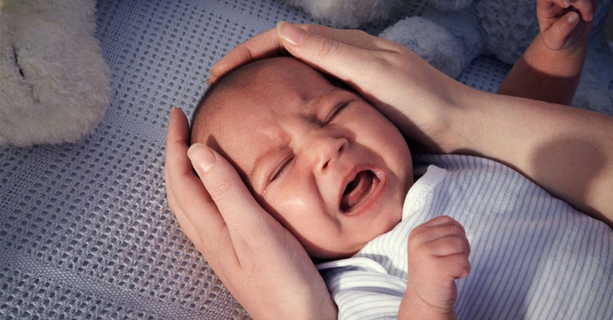 为什么新生儿睡眠不深,睡觉时哭泣?