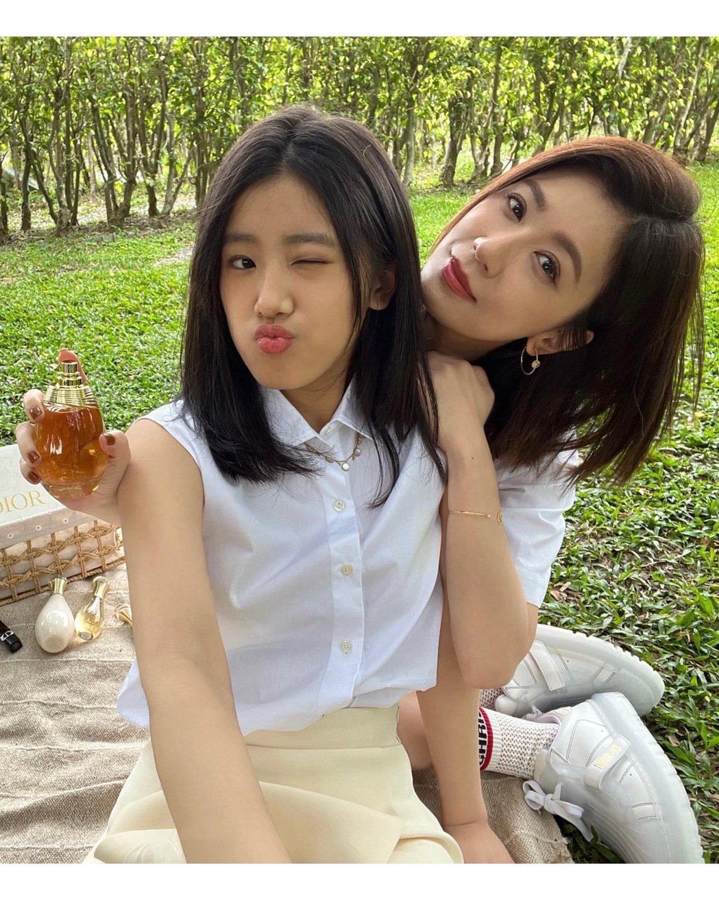 贾静雯庆Angel17岁生日突晒2女儿对比吓坏：很惊人
