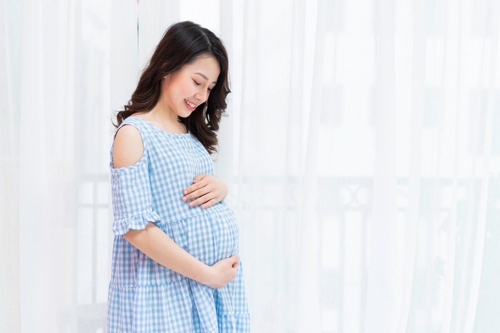 孕妇跌倒有没有关系？妇产科医师：「胎儿有羊水保护，但最怕胎盘剥离、妈妈