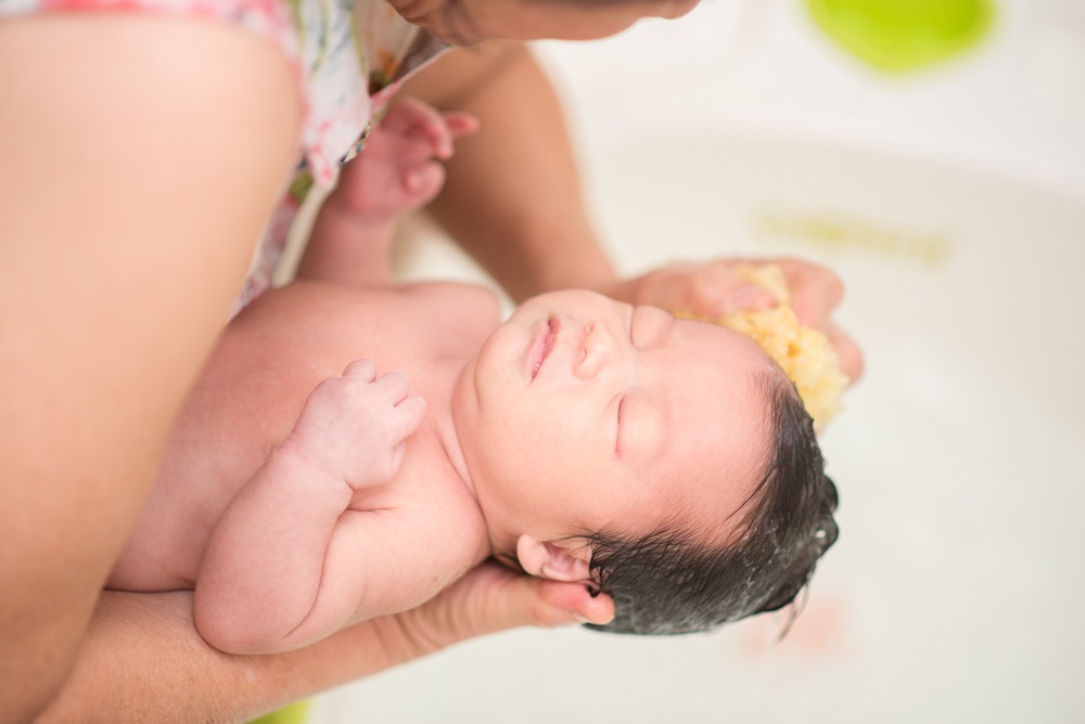 医院护理师帮新生儿洗澡洗到二度烧烫伤？