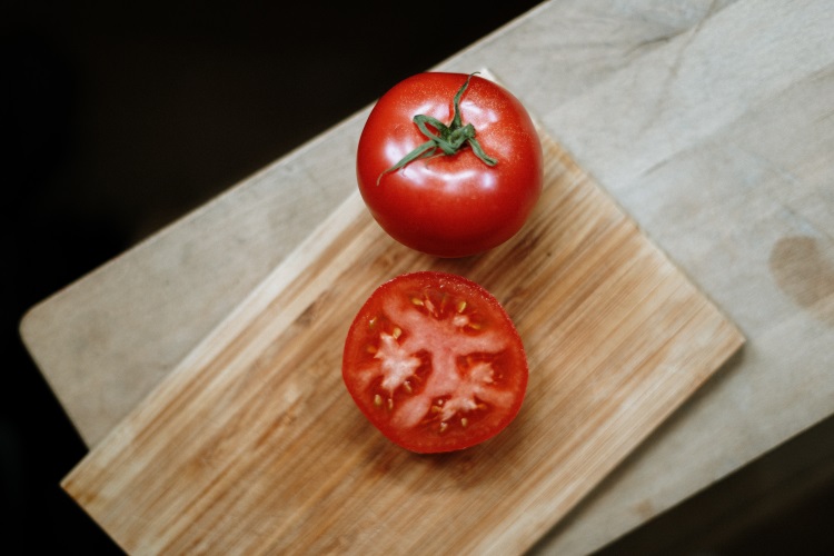 吃番茄就能养生的3技巧！不只是最强抗老食物，这个时间吃效果更抵一打维他