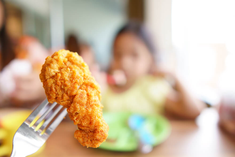吃炸鸡会导致性早熟吗？孩子发生性早熟常见4原因