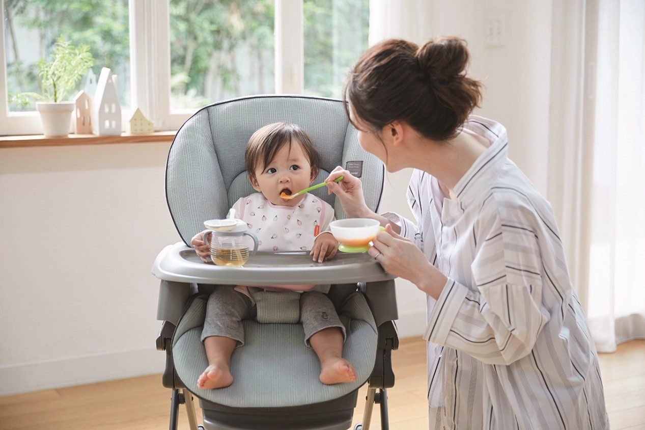 不只日本妈妈必败，妈妈更需要一台万能的Combi餐摇椅！