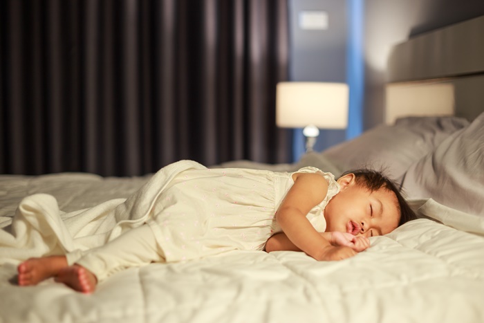 为了孩子安全，连怎么睡都要与时俱进！美国儿科学会：婴儿请别这样睡