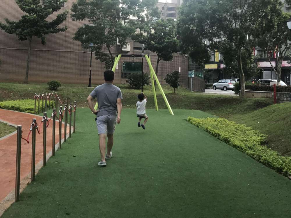 林口一品公园－旋转攀爬架，旋转椅，小猴子滑索免排队