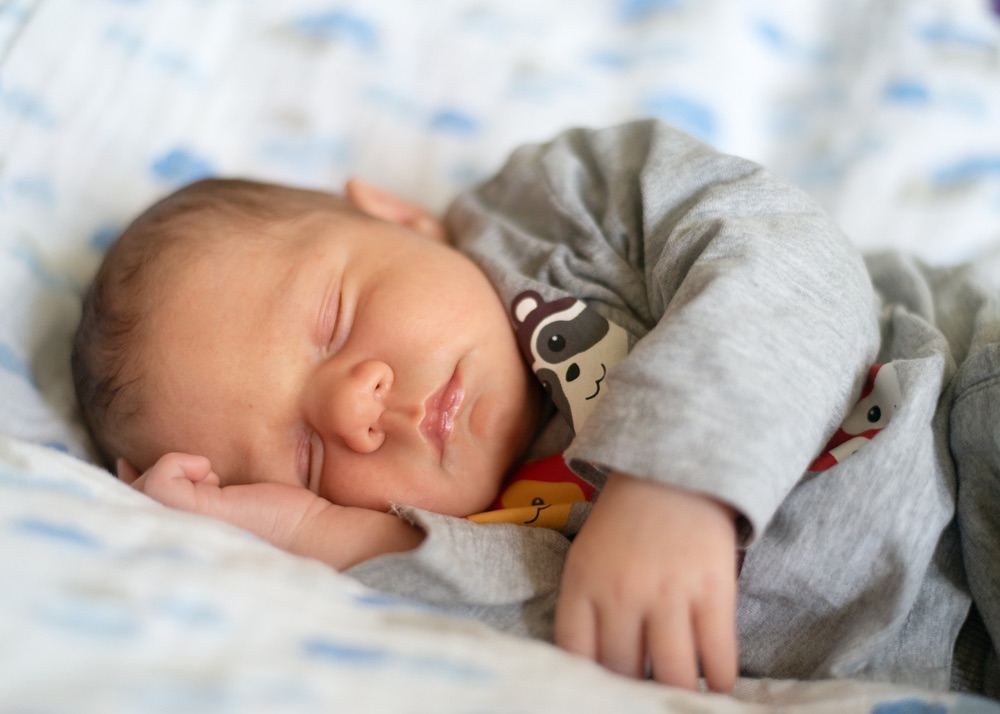 什么时候训练宝宝睡过夜最有效率？新生儿睡眠常见问题