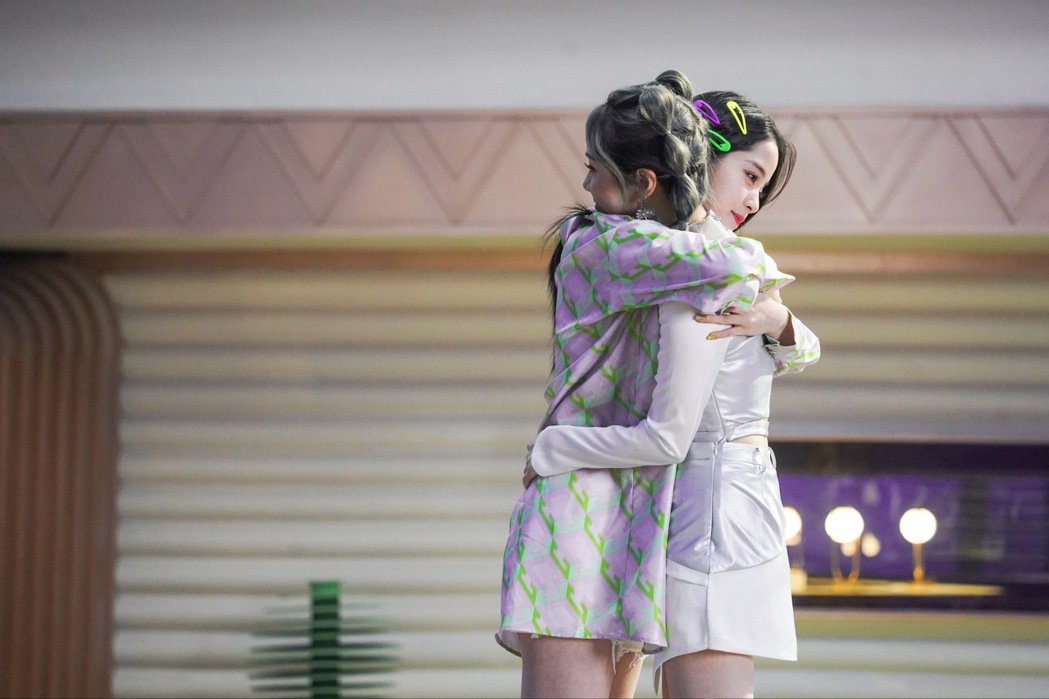 好姐妹欧阳娜娜解惑邓紫棋直播暴哭竟是恐惧这件事