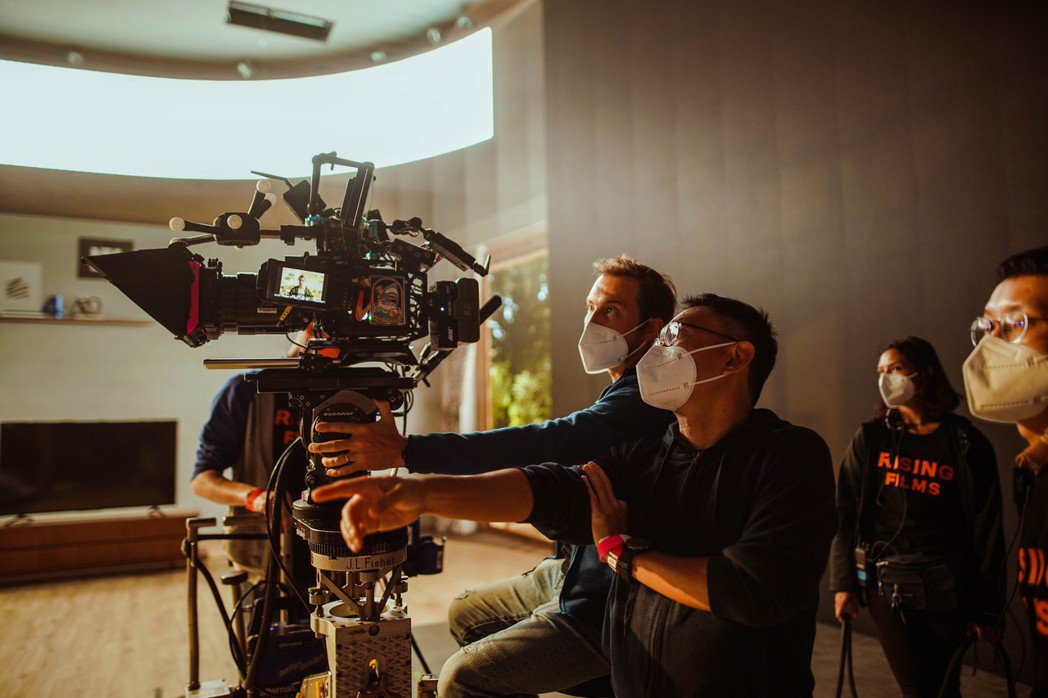 斥资千万拍摄何蔚庭和金奖团队赴好莱坞挑战虚拟制作