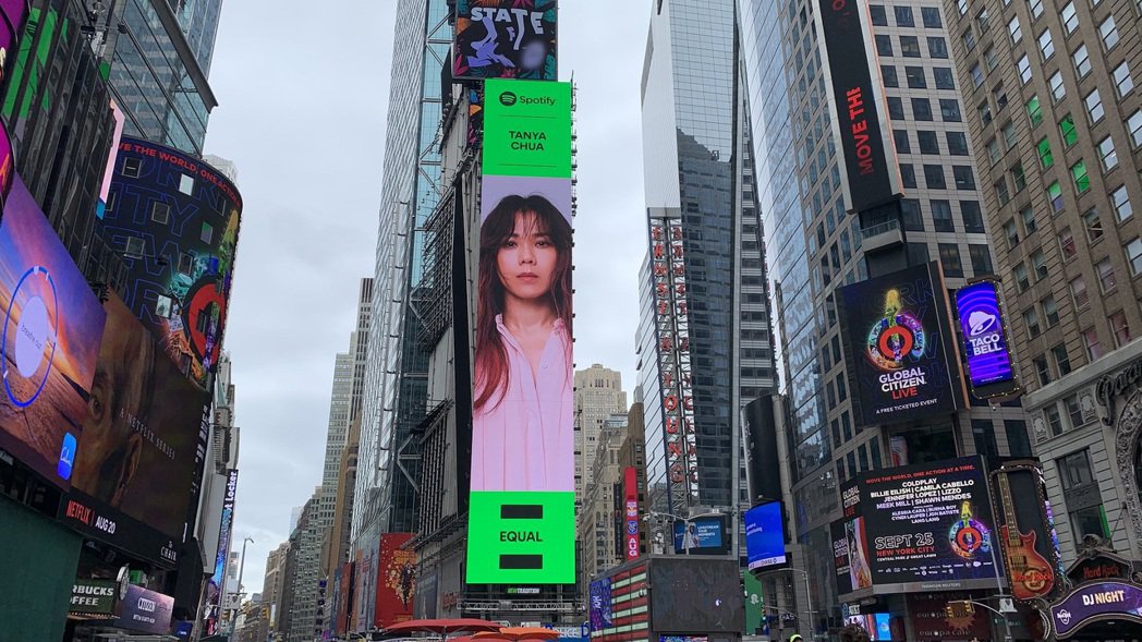登上纽约广场巨型广告！女神蔡健雅想哭 A-Lin笑如出国比赛