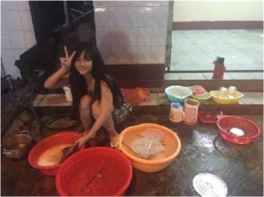 越南「洗碗妹」清纯甜笑让人恋爱！2年后曝现况粉丝喊心碎
