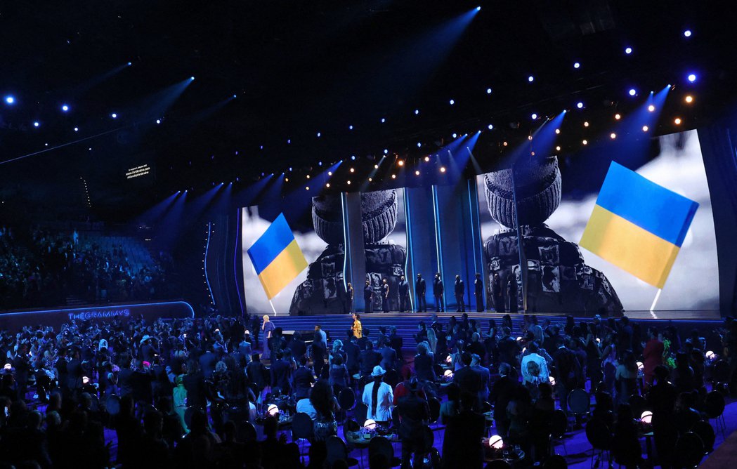 奥斯卡做不到葛莱美敢！乌克兰总统泽伦斯基典礼露面