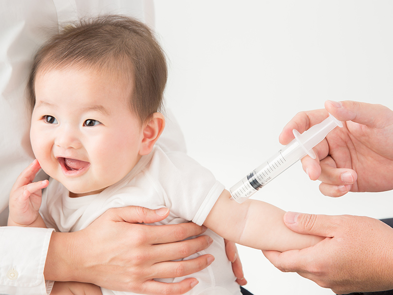 帮孩童施打公费流感疫苗遭挣脱针掉落，竟被要求消毒后继续使用？