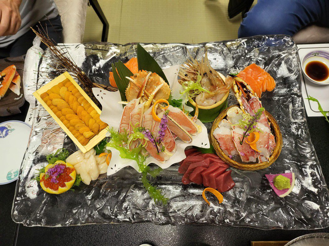 宝妈晒日本美食照惊p站「机场一个人都没有」