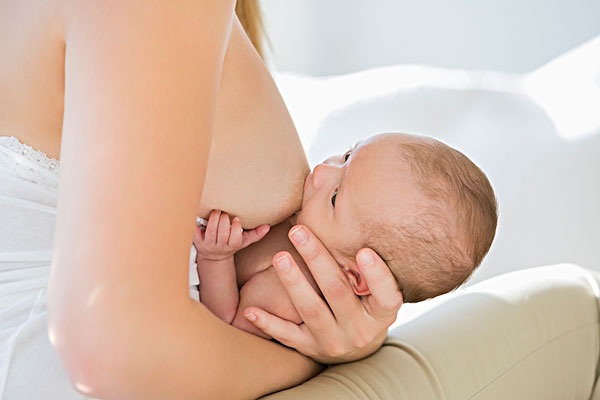 母乳不够别担心,8种方法教你学会正确混合喂养