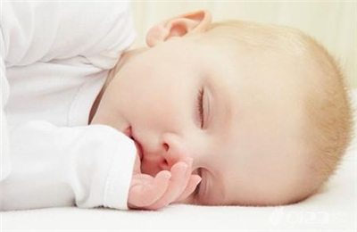 宝宝何时才能睡整觉,何时能不吃夜奶？