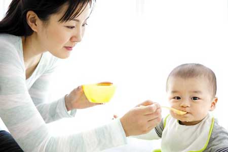 8～11个月大婴儿辅食添加时间表,及婴儿辅食食谱推荐