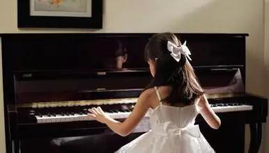小孩学钢琴有益大脑发育：孩子学钢琴父母须知这五点