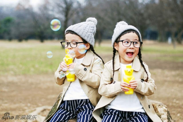 日本4岁双胞胎姐妹走红网络