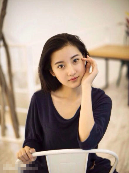 作为著名学府,北京电影学院向来是美女聚集地。近日,有网友发起的“北电女神”评选活动成热议话题,而照片中的女生则被惊呼“长得都一样”。