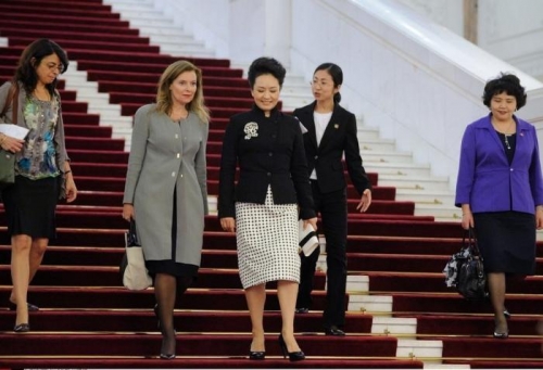 果然大气四射。