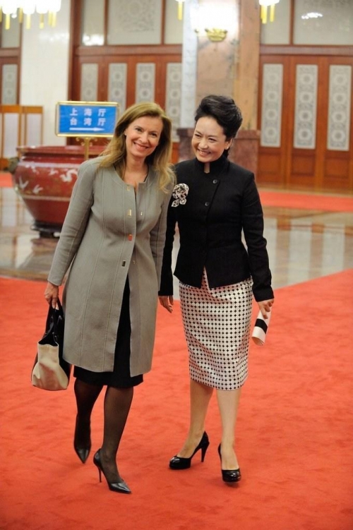 笑容灿烂的第一夫人。