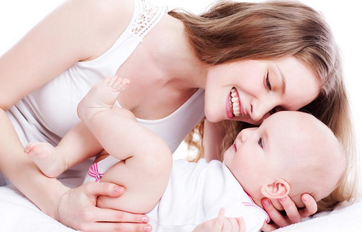 母乳喂养方式不易引起婴儿肠绞痛 3个月内宝宝尤其注意！