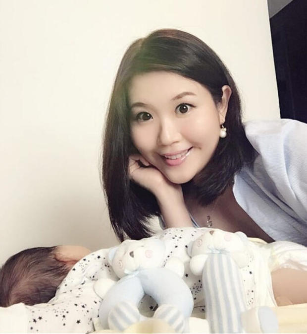 徐绮雯与女儿合照