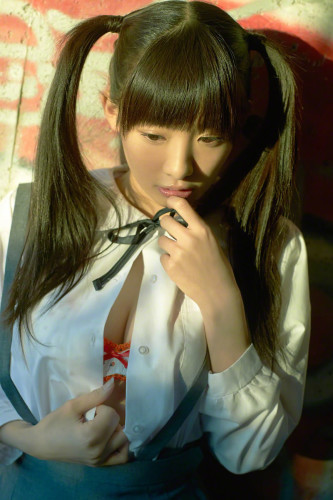 除了拥有超高人气外，她还是个不折不扣的宅女，漫画游戏无一不精通，自称御宅辣妹，连指甲上画的都是艾露猫。比如说虽然小编也很喜欢口袋妖怪，但绝对不敢把这套衣服穿出去的……除了拥有超高人气外，她还是个不折不扣的宅女，漫画游戏无一不精通，自称御宅辣妹，连指甲上画的都是艾露猫。比如说虽然小编也很喜欢口袋妖怪，但绝对不敢把这套衣服穿出去的……