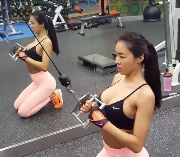韩国健美女神文世琳晒性感私照曝光 身材热辣面貌萝莉