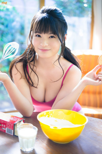 又到了为大家介绍妹子的时间了，今天要为大家介绍的是一个中日混血妹子星明美津纪。星明美津纪1996年出生于崎玉县，目前是日本新生代的写真女优兼演 员。星名美津纪是一位混血美女，母亲是中国人，父亲是日本人，还有一个正读小学的妹妹。她16岁的时候开始了作为写真明星的活动，凭借自己H杯“童言巨 乳”的魔鬼身材在日本网络上风头一时无二，最让人惊叹的是她居然还是个初中生。
